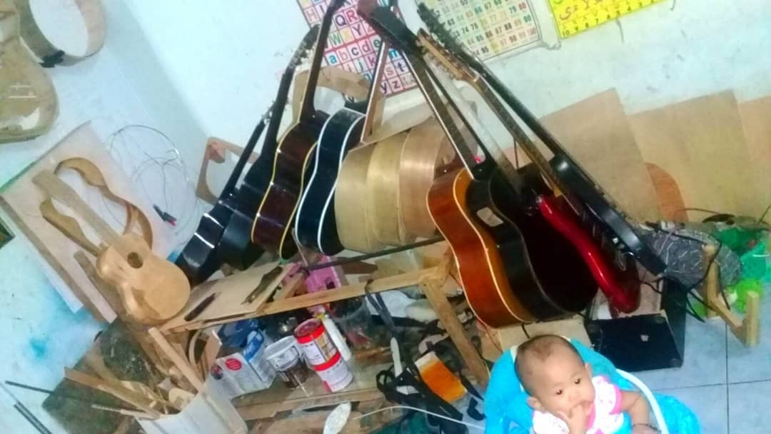 Setelah Ter - PHK Perusahaan Karena Covid, John Tekuni Usaha Kerajinan Gitar Skala Rumahan D17977e6 19ed 4aaf A431 19801d89d92a
