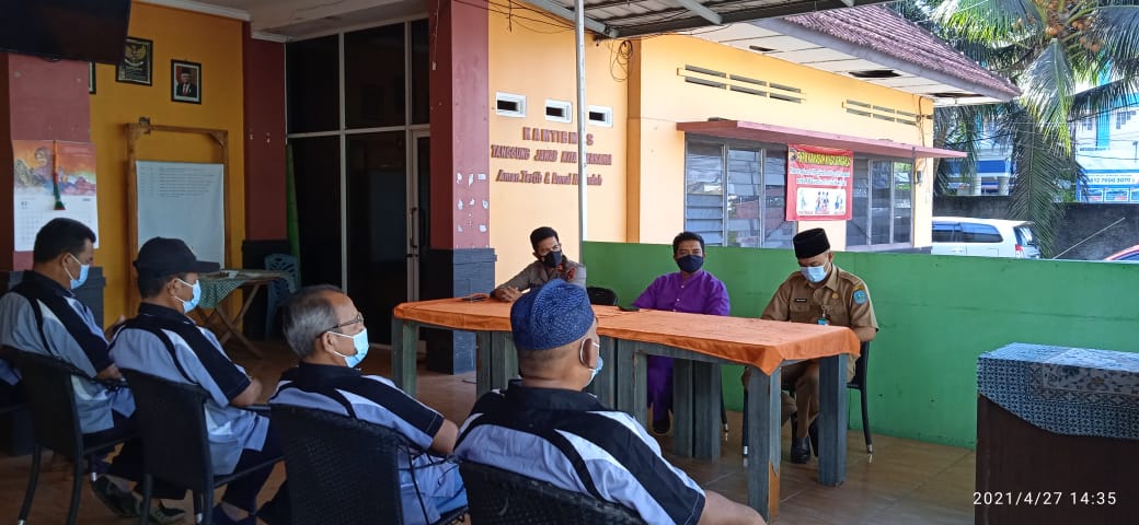 Kapolsek, Camat dan Lurah Sungailiat Kunjungi FKPM kawasan niaga Sungailiat IMG 20210427 WA0013