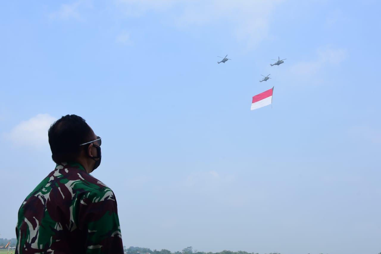 Kasau Tinjau Kesiapan Penerbangan Giant Flag Merah-Putih Underslung di Lanud Atang Sendjaja WhatsApp Image 2021 08 09 At 14.46.24