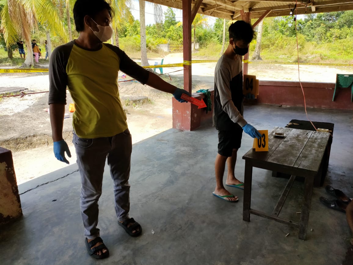 Polsek Jebus Polres Bangka Barat Olah TKP Penemuan Mayat di Dusun Kelabat Darat Desa Kelabat Kec. Parit Tiga Kab. Bangka Barat.