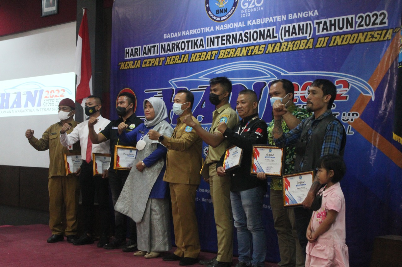 Arbi Leo CEO BN Media Group terima penghargaan dari BNN kabupaten Bangka WhatsApp Image 2022 07 05 At 14.17.57