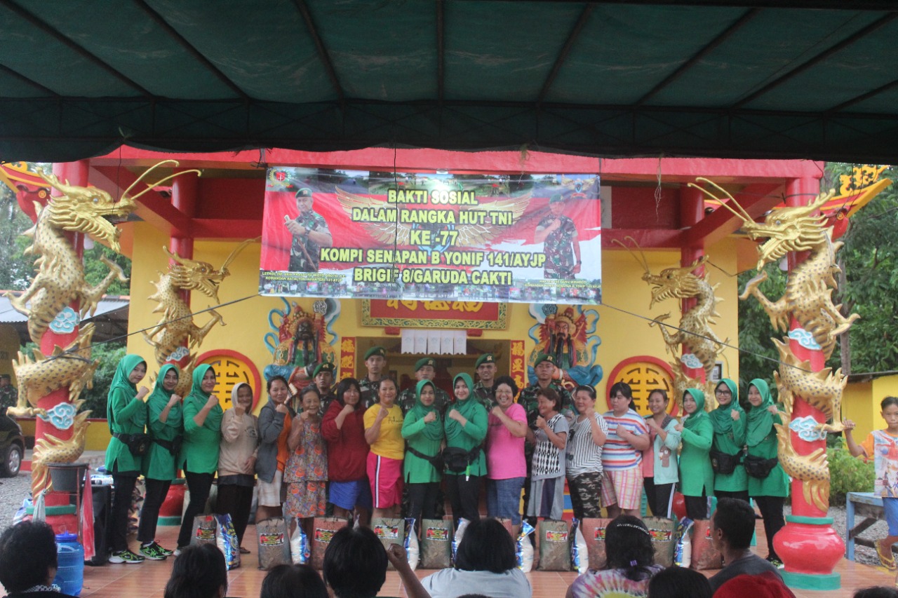 Peringati HUT TNI ke 77, Kompi Senapan B Yonif 141/AYJP Gelar Baksos di Dua Kecamatan