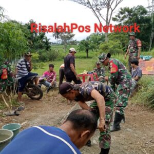 Bukti Nyata Koramil 427-05/Banjit-Kodim 0427/Way Kanan: Bersama Masyarakat Mengadakan Karya Bukti Nyata Koramil 427-05/Banjit-Kodim 0427/Way Kanan: Bersama Masyarakat Mengadakan Karya Bakti Sosial Perbaiki Rumah Warga Kurang Mampu