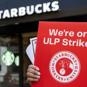 Serikat Pekerja Starbucks Bersiap Untuk Pemogokan 'Pemberontakan Piala Merah' Serikat Pekerja Starbucks Bersiap Untuk Pemogokan 'Pemberontakan Piala Merah'